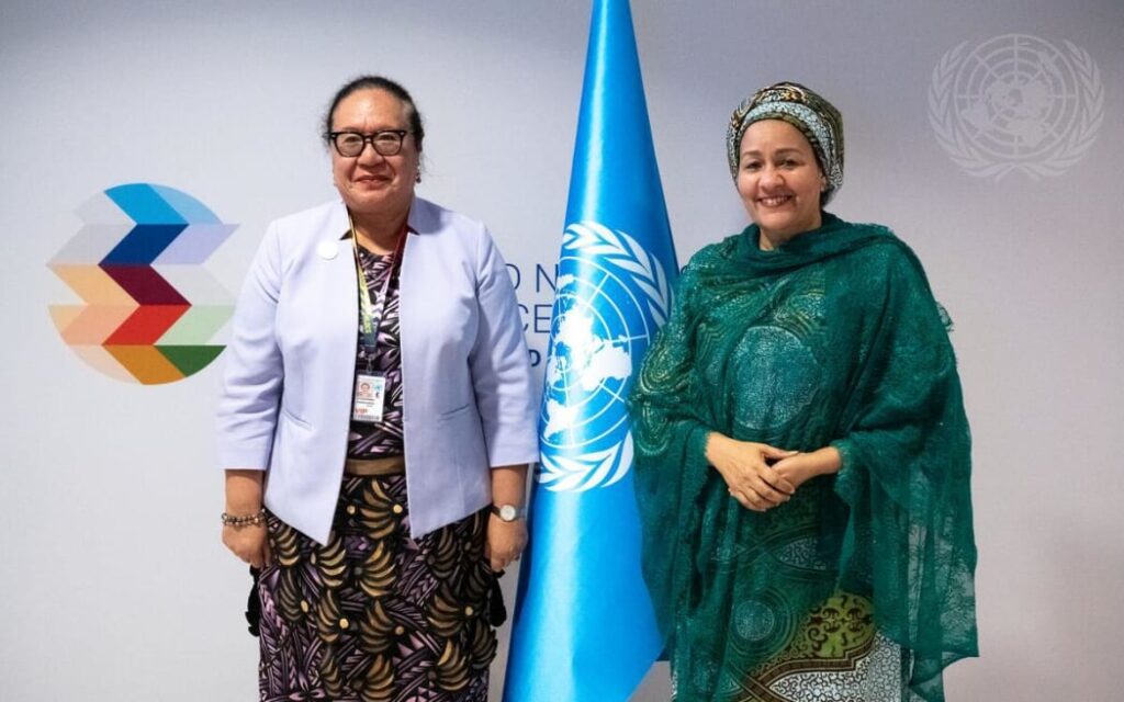 Deputy Secretary General Amina Mohammed (right) meets with Tonga's Foreign Affairs and Tourism Minister Fekitamoeloa Katoa 'Utoikamanu in Doha, Qatar