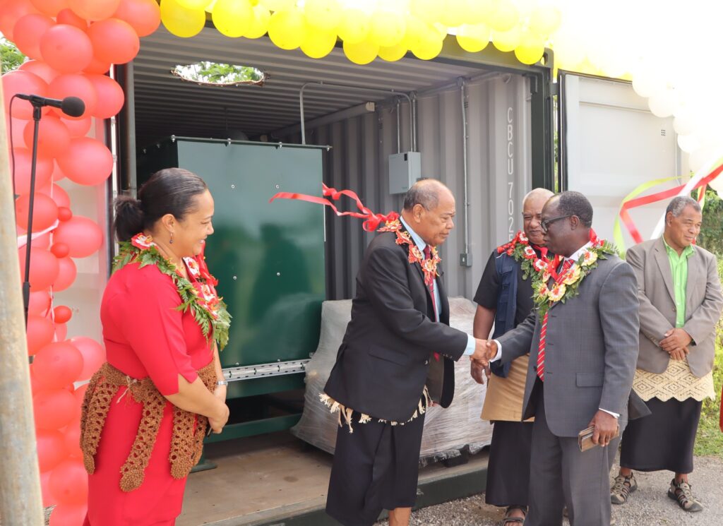 Joseph Nyemah, Food & Nutrition Officer, FAO presenting the equipment to Deputy Prime Minister & Acting Minister, Ministry of Agriculture, Food and Fisheries Hon. Samiu Kuita Vaipulu. Photo MAFF