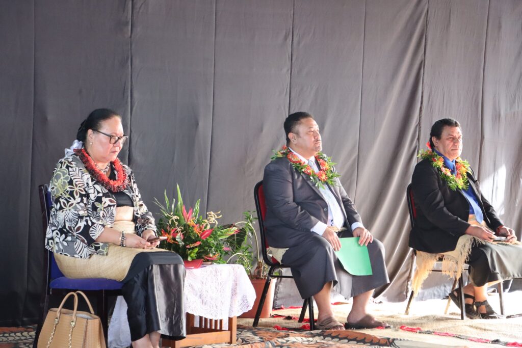 Minister of Communications, Fekita Utoikamanu (left), MEIDECC CEO, Sione Akauola (centre) and Tonga Communications Corporation CEO, Sione Veikoso. Photo MEIDECC