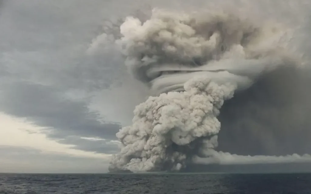 hunga tonga volcano eruption